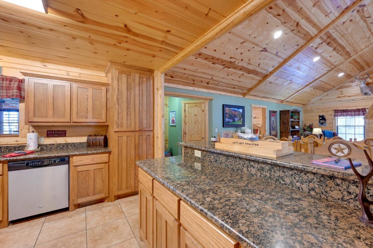 Broken Bow Cabin With Hot Tub And Deck - 4 Mi To Lake! Ngoại thất bức ảnh